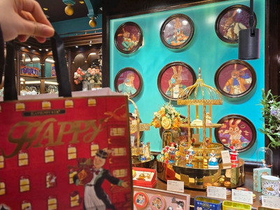 A charming and pretty tea set shop in Shanghai Tianzifang
