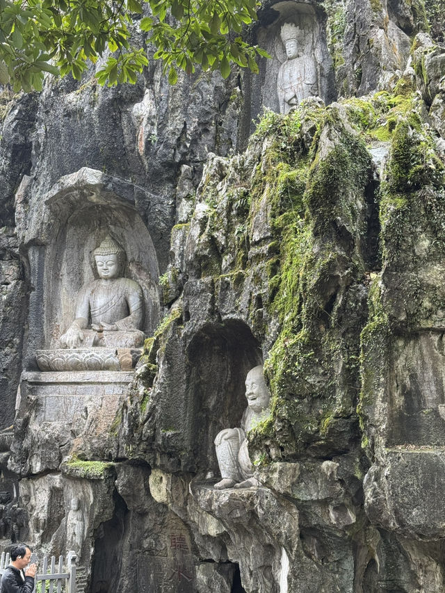 A Stroll Through Time: Feilai Feng’s Enchanting Rock Carvings