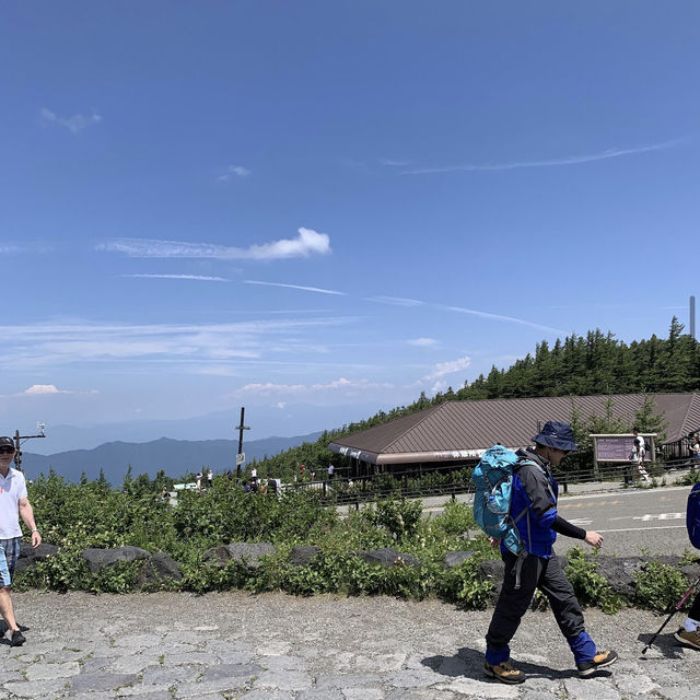 富士山 (Mount Fuji) – 日本の象徴的な絶景スポット