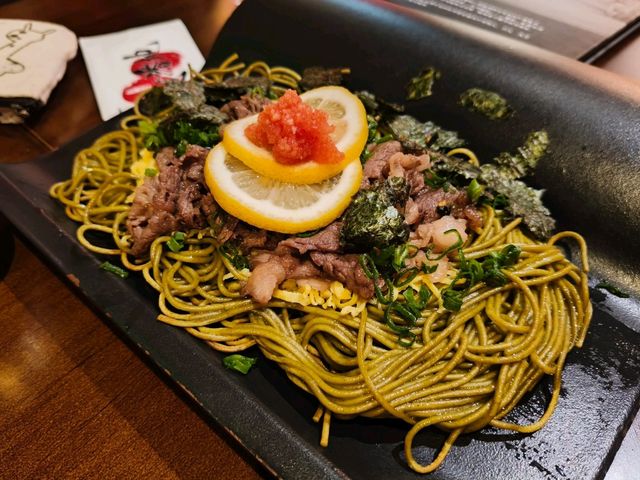 【尖沙咀居酒屋探秘】九十番地：超巨型招財貓打卡！🐱 瓦片牛肉蕎麥麵一食兩味🍜