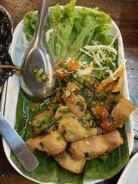 ร้านอาหารทะเลพื้นบ้านลับๆ ในบ้านเพ ระยอง 🦀🦑 