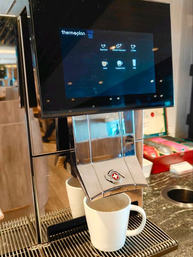 澳門機場環亞貴賓廳：您的旅程從舒適開始。(Plaza Premium Lounge)