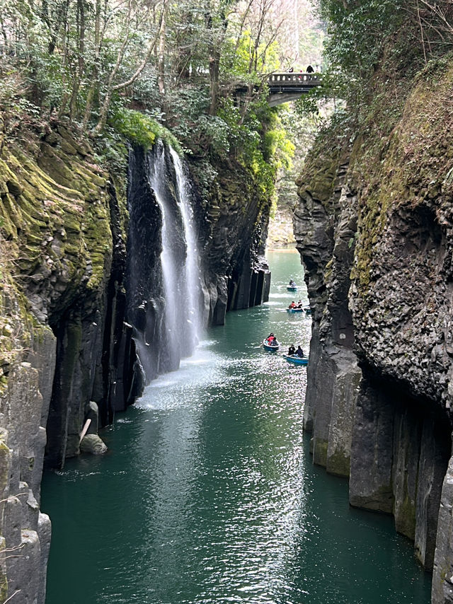 探索高千穗峽：九州的自然奇觀與神話聖地 🌿🚣‍♂️