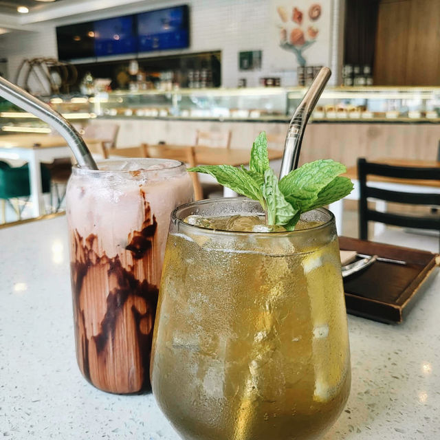 Seven Oaks Bakery Cafe in JB
