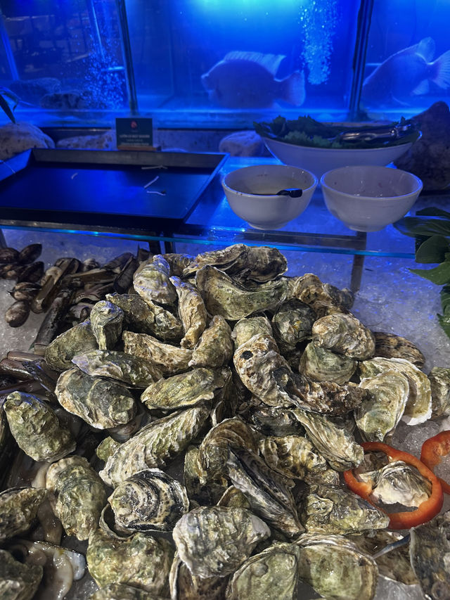 最新！ベトナム🇻🇳ニャチャンで気軽に食べれるシーフードビッフェ