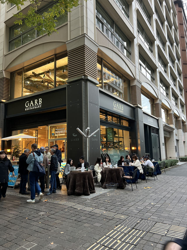 🌿 Marunouchi Street Park – 도심 속 여유, 도쿄에서 가장 세련된 쉼표
