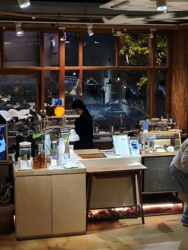커피맛과 분위기 모두 잡은 남포동 카페 그리다부부