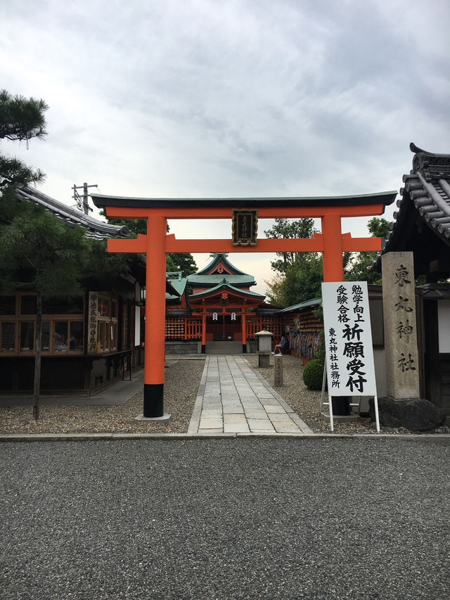⛩️ 伏見稻荷大社｜穿越千本鳥居的神秘與靈氣
