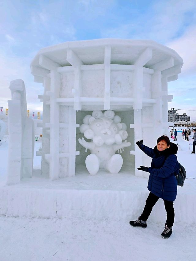 Asahikawa Winter Escape: Snow Sculptures, Penguins & Private Onsen Bliss