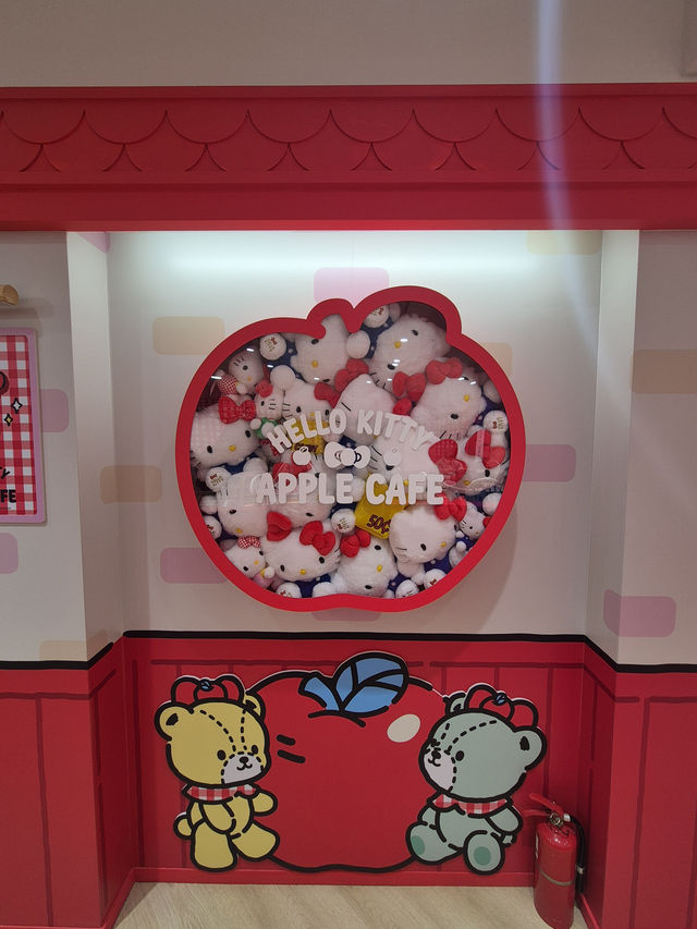키티 덕후주목! 명동 3층 대형 카페🎀🍎