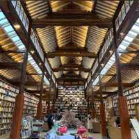 雲南 | 先鋒沙溪白族書局，舊糧倉改建的文青書店