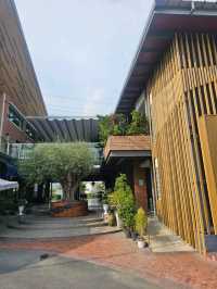 La Canal Cafe Bar & Restaurant