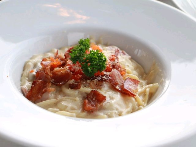 บนชั้นดาดฟ้า Rooftop Bistro บ้านฉาง