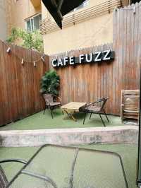 실내에서도 야외분위기를! 운치있는 카페 FUZZ
