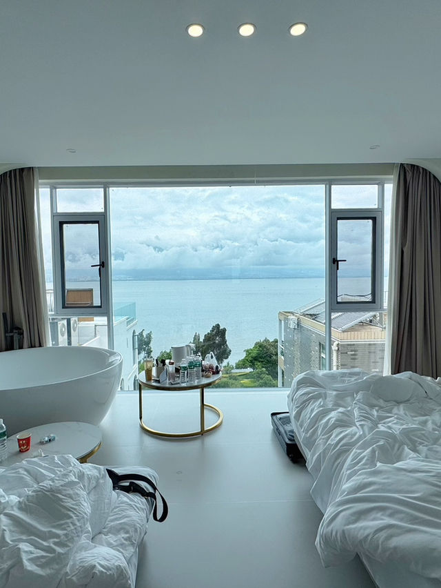 Wake Up to the Serenity of Erhai Lake —Dali’s dreamy seaside escape [⛰️🌊🛏️]