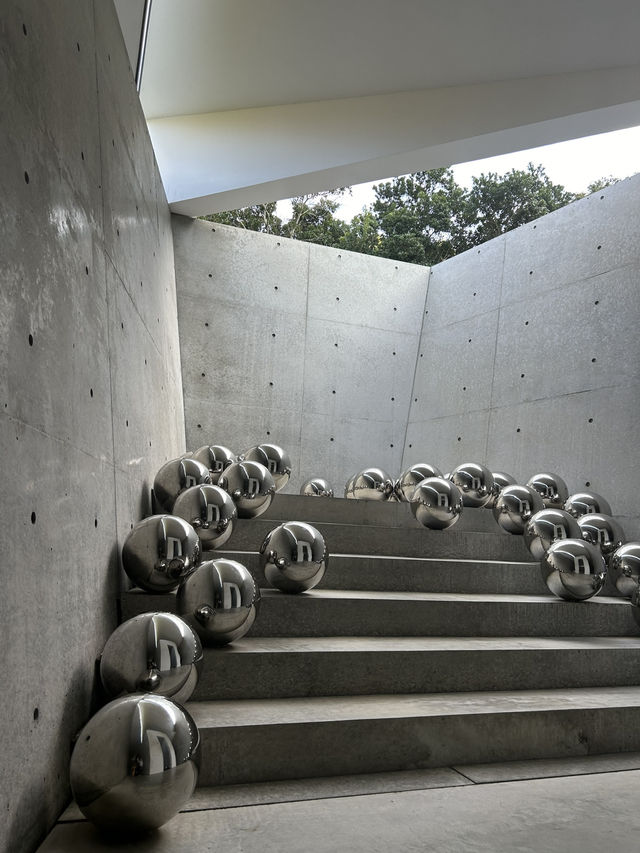 【直島】自然の谷間に潜む、小さなアートの発見「ヴァレーギャラリー」