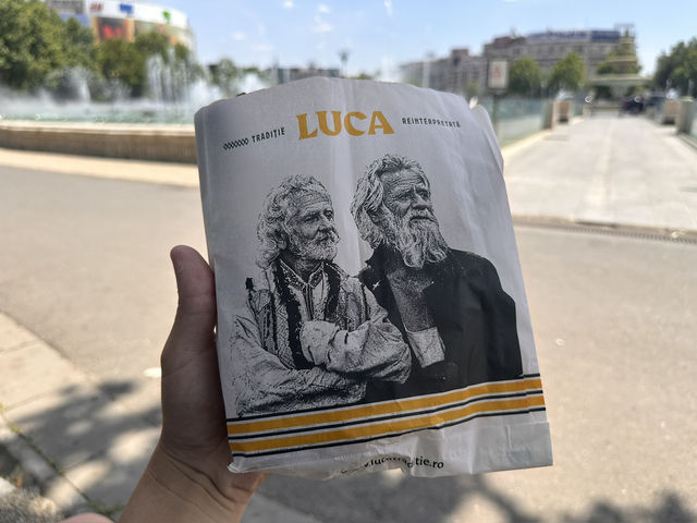  【LUCA Unirii｜ブカレストで人気のベーカリーチェーン】 サクふわ食感と素朴な味がクセになる！