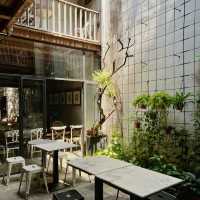 A Hidden Gem of Comfort and Craft