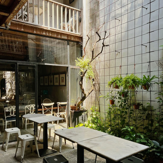 A Hidden Gem of Comfort and Craft