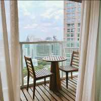Urban Sophistication Meets Tranquil Comfort