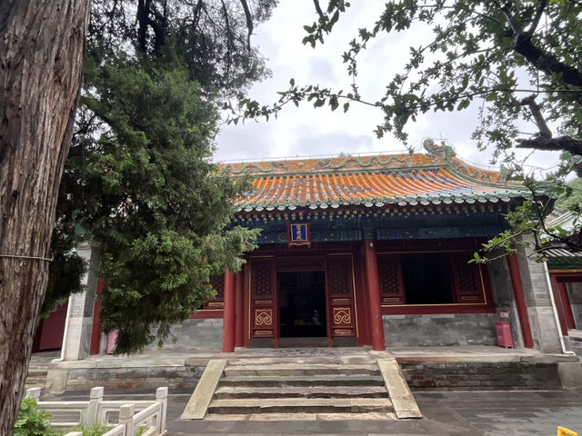 Soulful Beihai Park.