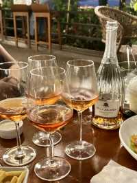 A Golden Weekend at Elyseé Café