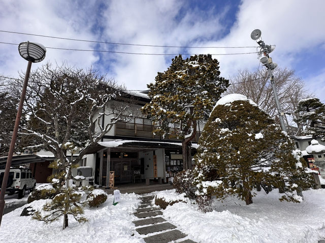 兔兔開運神社登場！函館湯倉神社超萌守護靈現身，療癒系參拜讓你幸福滿載🐰⛩️♨️