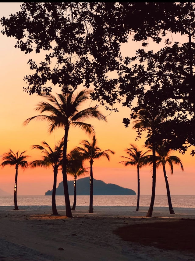 Langkawi on a Budget: Crystal Clear Water, Island Adventures & Sunset Views 🌊🌅