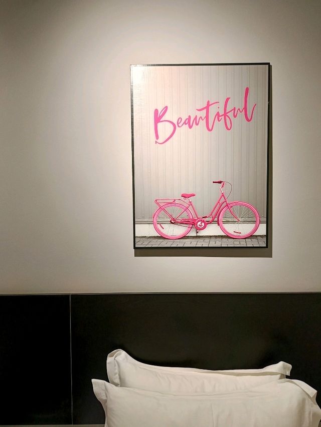 Teedo Hotel - a new black and pink rest nest in KL. 