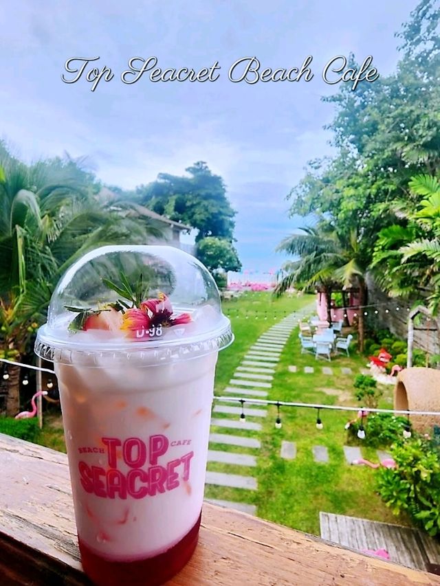 Top Seacret Beach Cafe เป็นคาเฟ่ริมทะเลสไตล์บาหลี