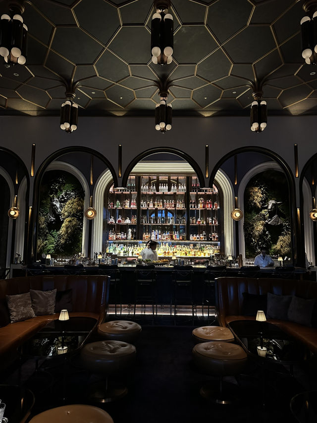 Four seasons Hotel Bangkok at Chao Phraya River