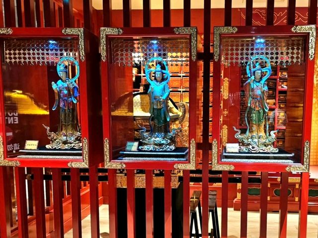 Discover the Buddha Tooth Relic Temple
