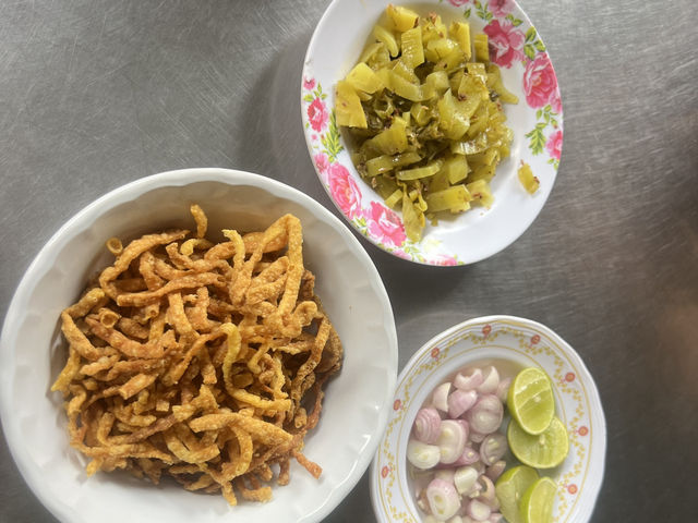Khao Soi Mae Manee– ตำนาน 40 ปี 