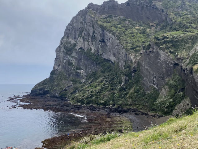 Seongsan Ilchulbong (Sunrise Peak), Jeju Island: Your Day Trip Guide! ⛰️🌅