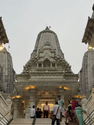 【インド・コルカタ Birla Mandir】白亜の壮麗さに心奪われるヒンドゥー教寺院