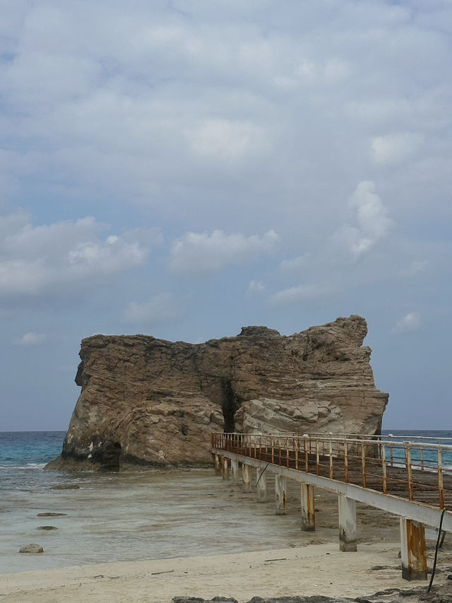 Cleopatra’s Lie-Lit Spring: Where Pharaohs Never Bathed (But your Sunscreen Oil Does)