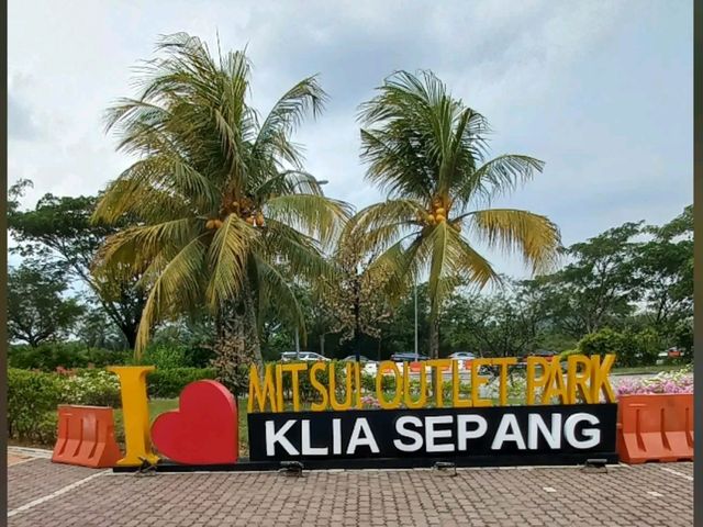 A Day in Sepang: Local Eats, Beach Sunset & Magical Fireflies