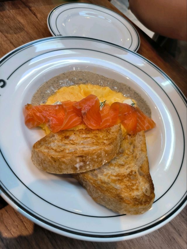 ร้าน FRAN'S BRUNCH & GREEN สาขาสุขุมวิท 49