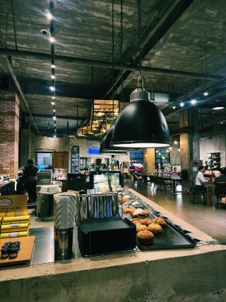 Osan's Nine Block, a spacious and relaxing café