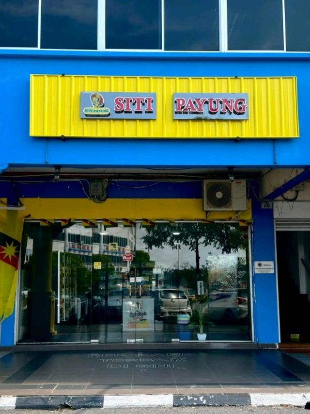 Siti Payung in Miri