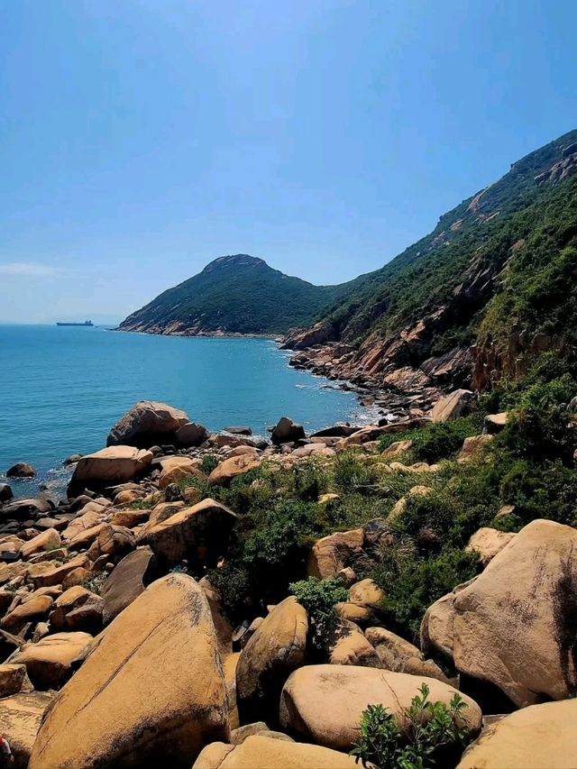 Tranquil Tastes and Coastal Strolls