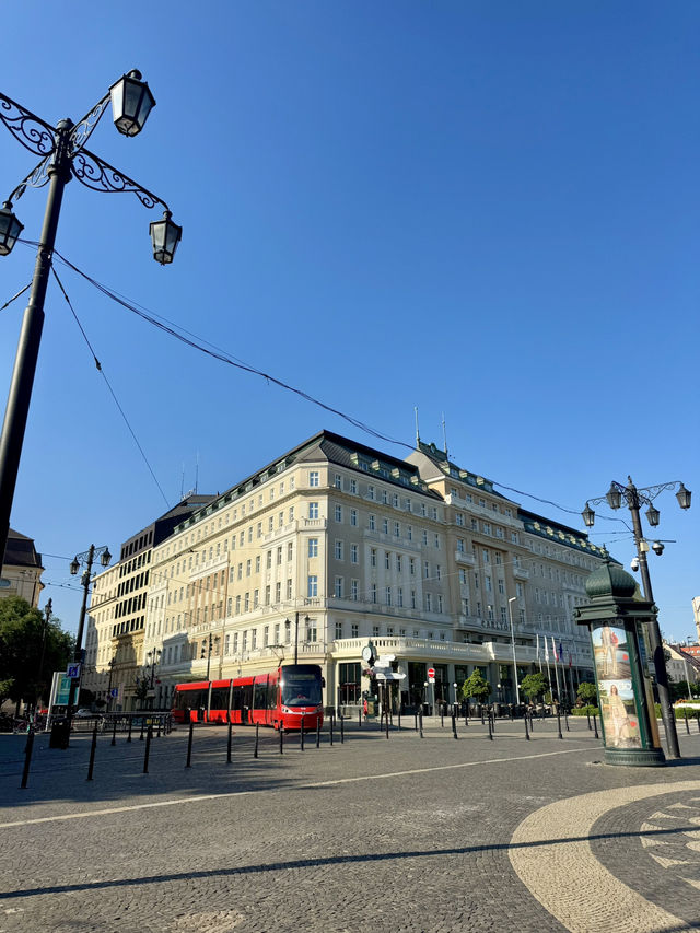 MEETING BRATISLAVA’S MOST FAMOUS STATUES! MEETING BRATISLAVA’S MOST FAMOUS STATUES!