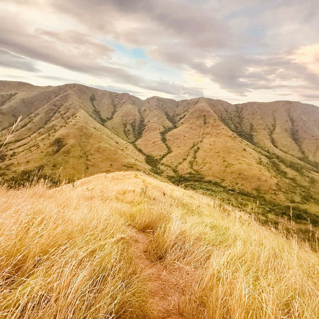 🌄 Mt. Mariglem Adventure Guide: Conquer Zambales’ Scenic Gem