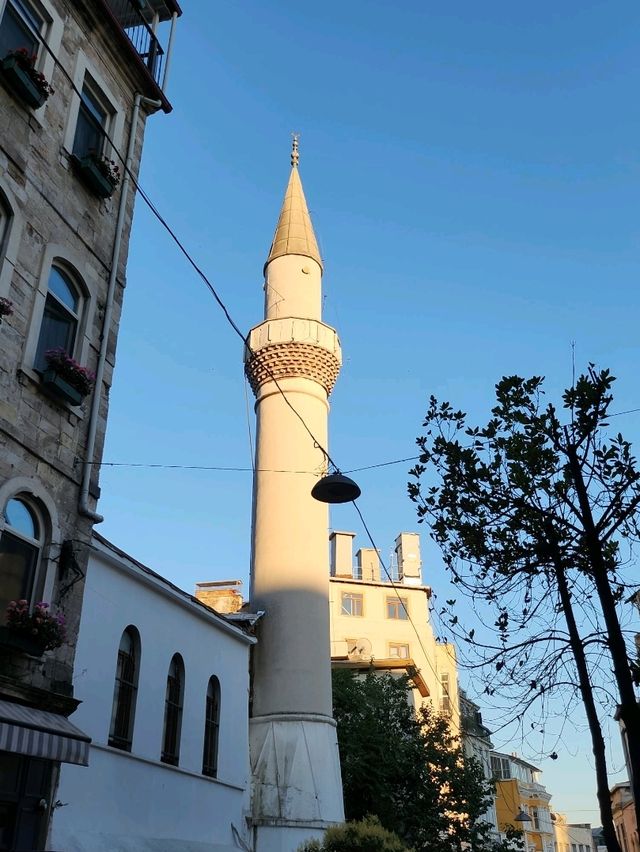 Galata tower หอคอยเเลนมาร์คในอิสตันบูล