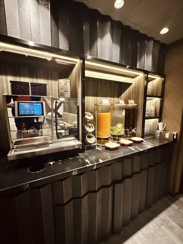 Pre-Flight Bliss: Plaza Premium First Lounge Experience at HKIA Pre-Flight Bliss: Plaza Premium First Lounge Experience at HKIA