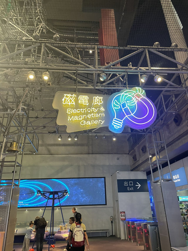 🇭🇰 Electricity and Magnetism Gallery  🇭🇰 Electricity and Magnetism Gallery