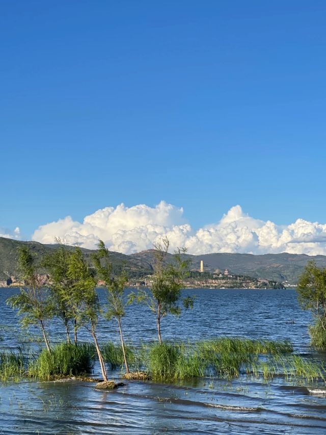 Where the Sky Falls into the Lake: Discovering Erhai