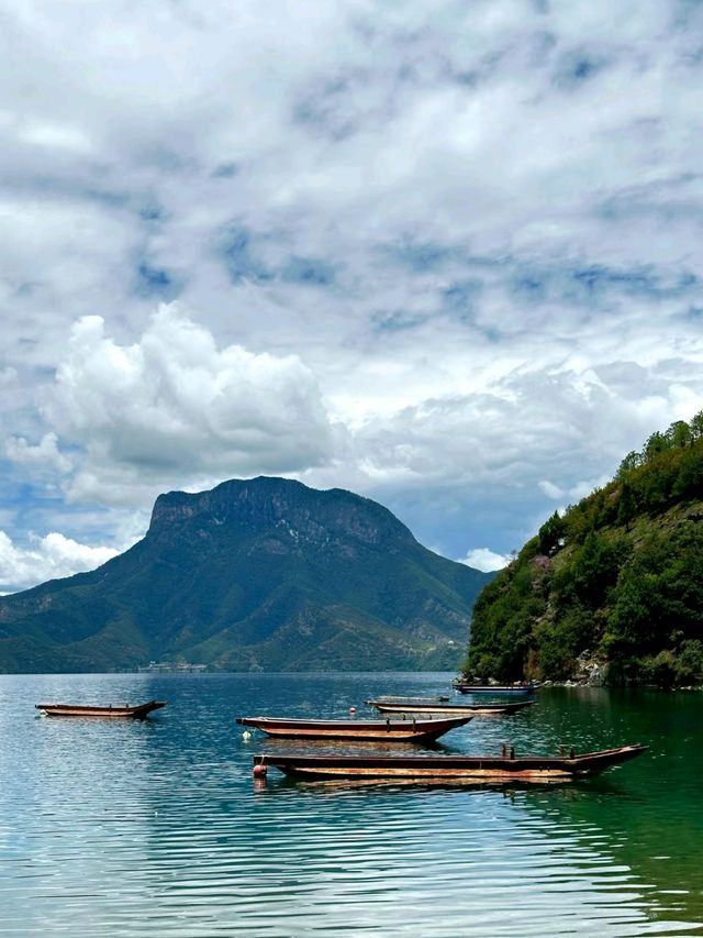 The Mirror of the Clouds: Discovering Lugu Lake The Mirror of the Clouds: Discovering Lugu Lake