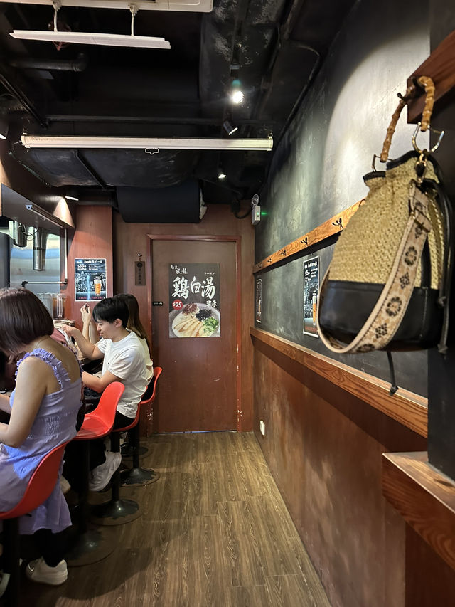 三傻到灣仔品嚐正宗日式拉麵店