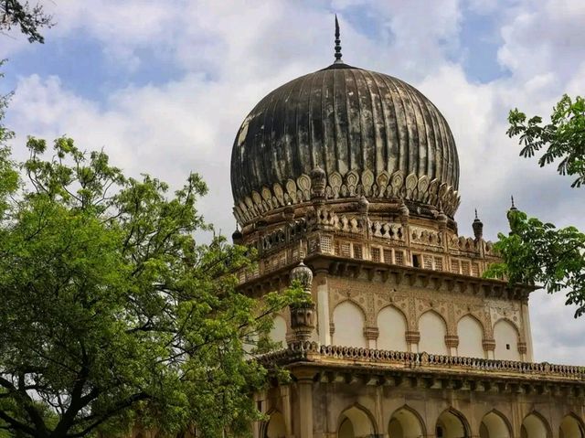 Qutb Shahi Tombs – Timeless Elegance of Hyderabad’s Royal Legacy 🕌